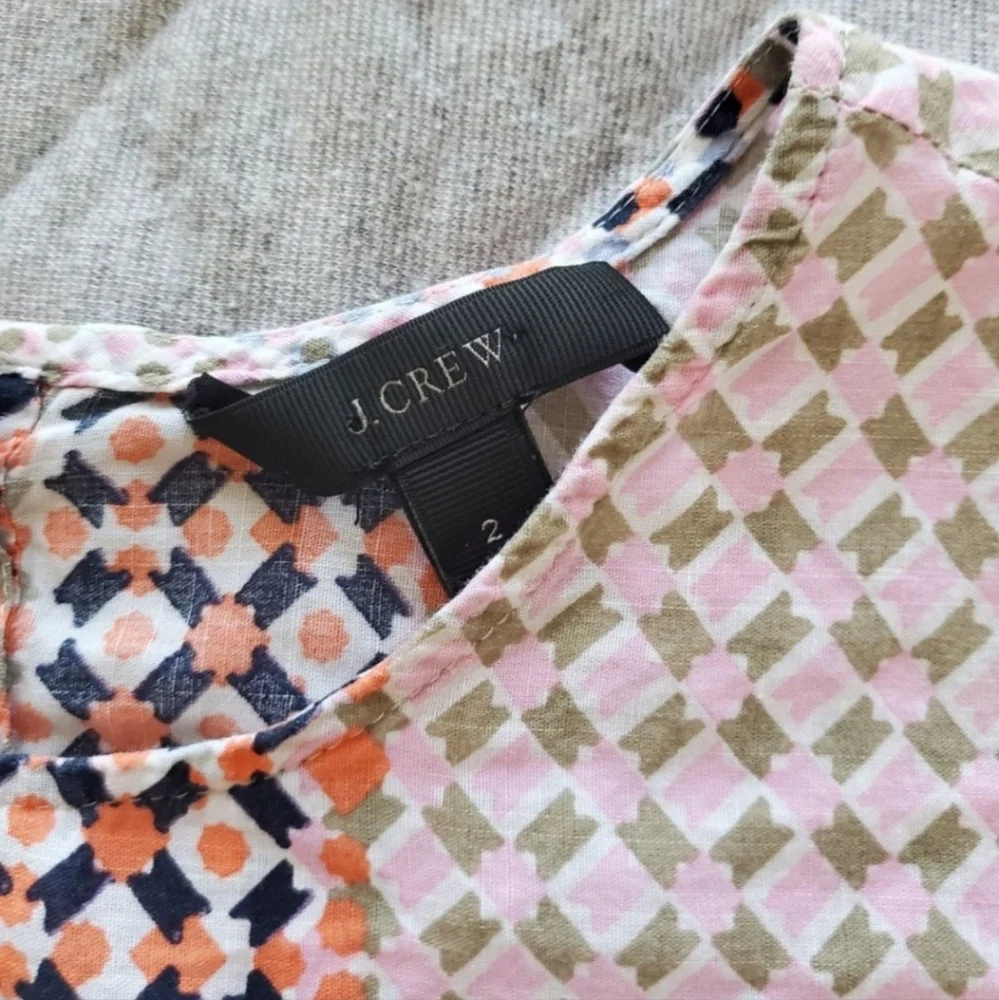⭐4/$20 J‎ Crew Pink Geo babydoll Top Size 2